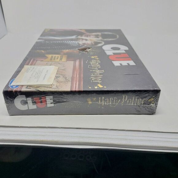 Clue Mystery Game Harry Potter Moving Hogwarts Gameboard Hasbro New Sealed READ - Picture 8 of 12
